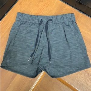 Lulu lemon On the Fly shorts